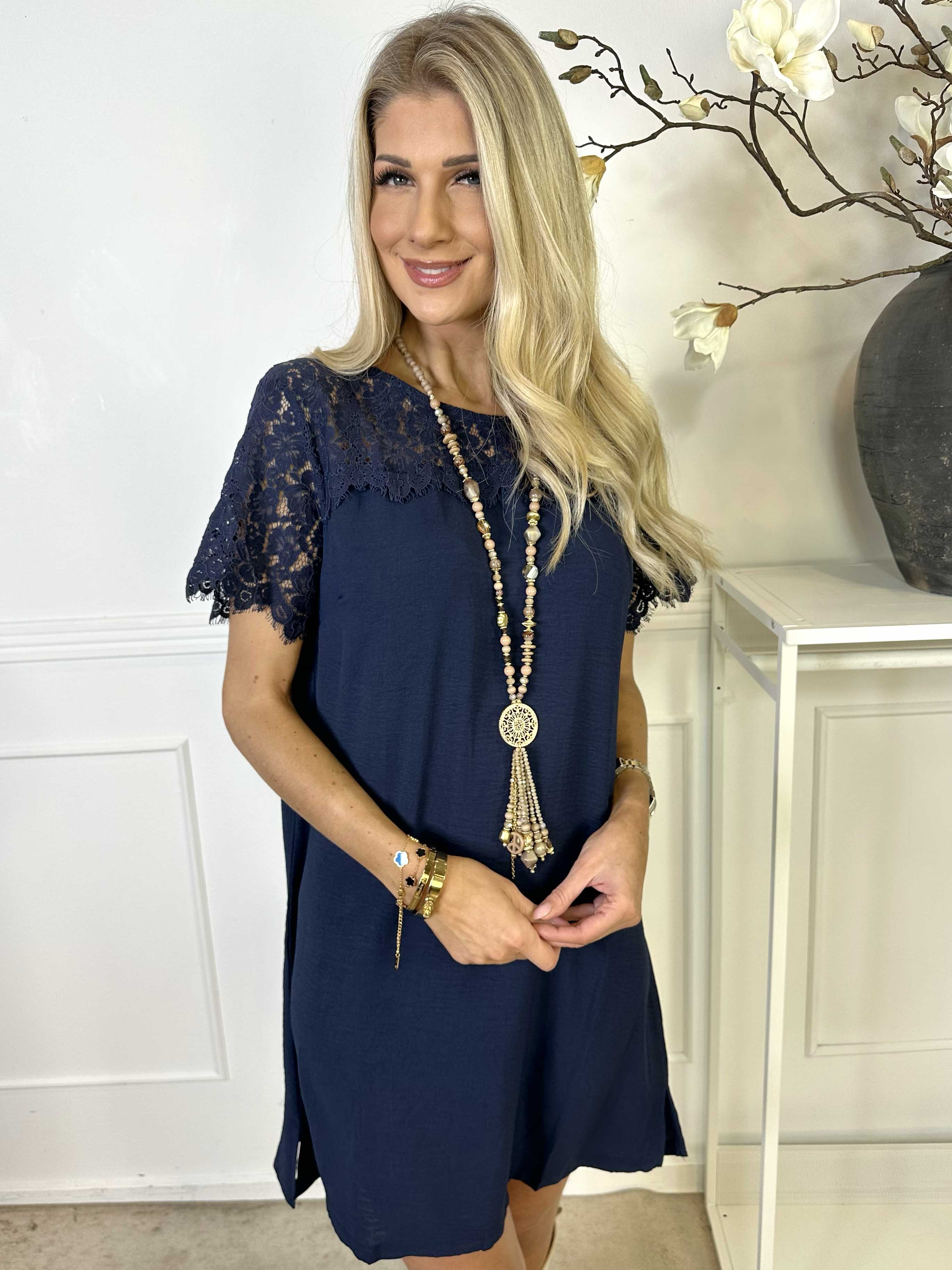 Tatjana - Sød tunikakjole med blonde foroven